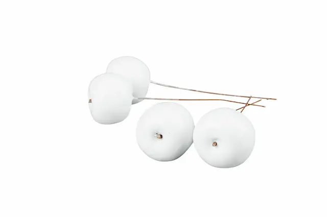 Tikku ~10 cm. Vain koristeeksi. Vedenkestävä.